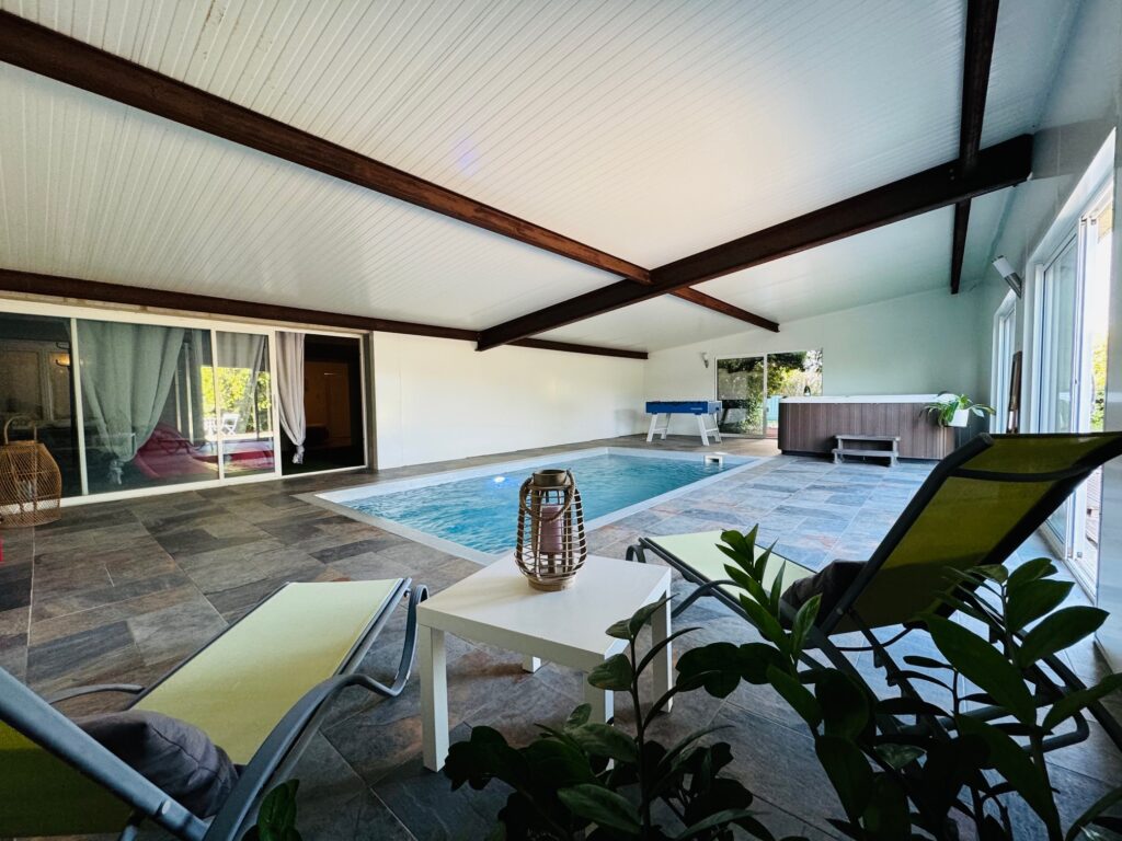 PISCINE INTERIEUR PRIVEE VAUCLUSE